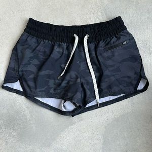 Vuori shorts size small